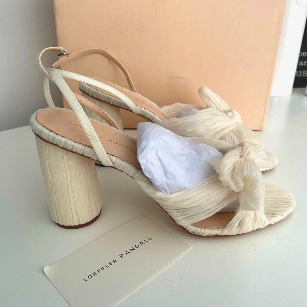 New never worn 8.5 Pearl Camellia Loeffler Randal